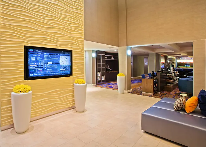 Courtyard Chicago Midway Airport Hotel 3*