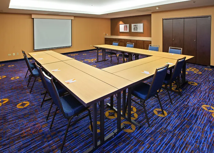 Courtyard Chicago Midway Airport 3*