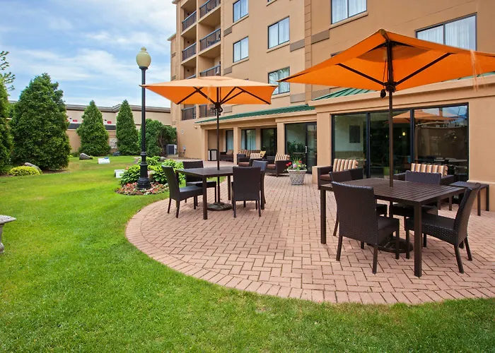 Courtyard Chicago Midway Airport 3*